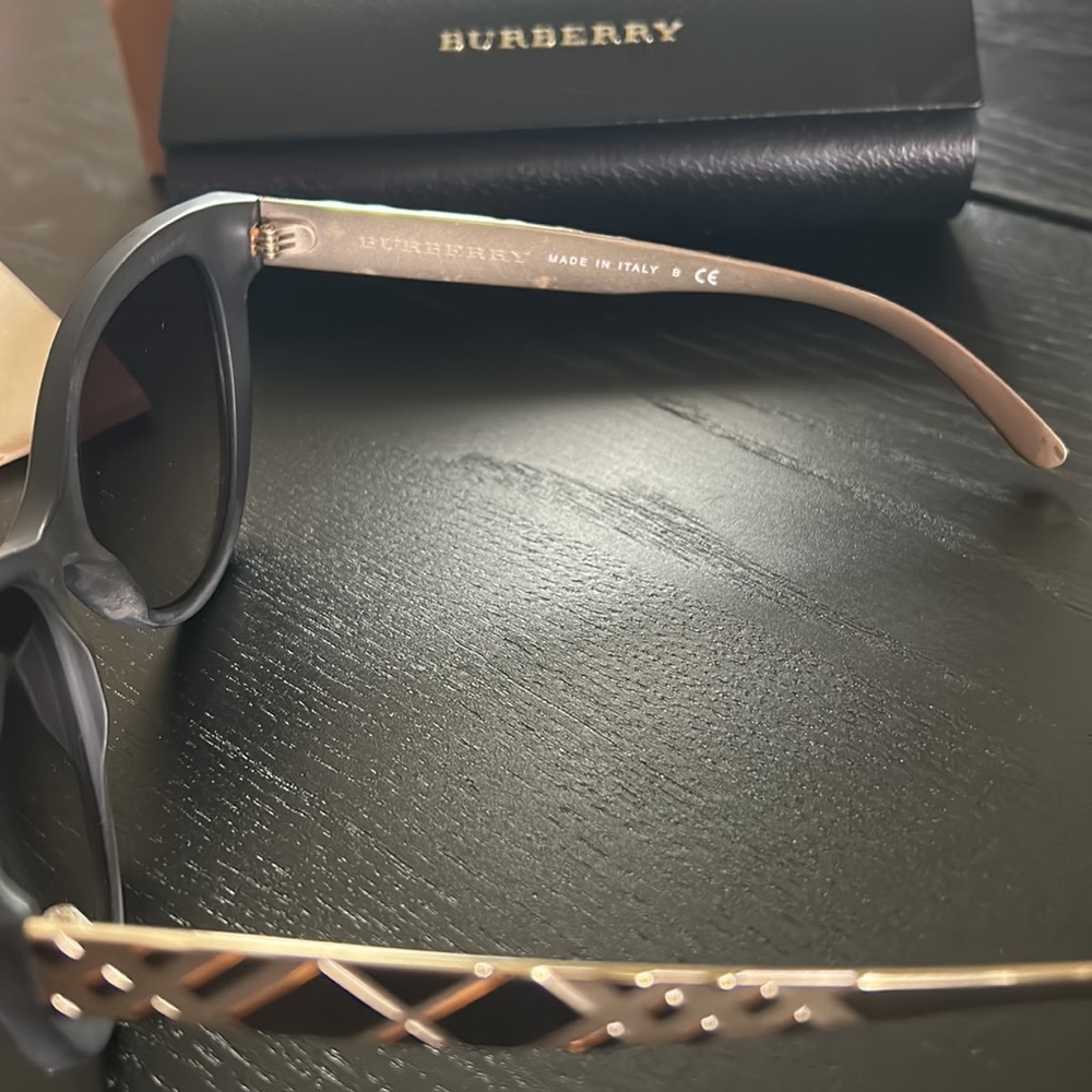 Burberry Sunglasses - Picture 7 of 8